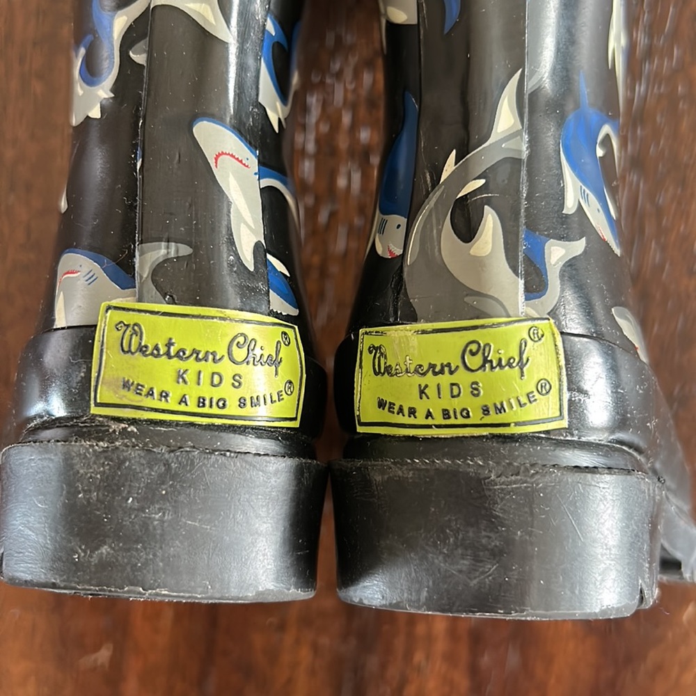 Western Chief Shark Rain Boots - Picture 7 of 8